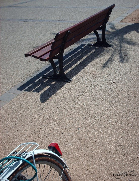 bicycle and bench, Le Grau-du-Roi, 2007 © Emmanuel Bertrand