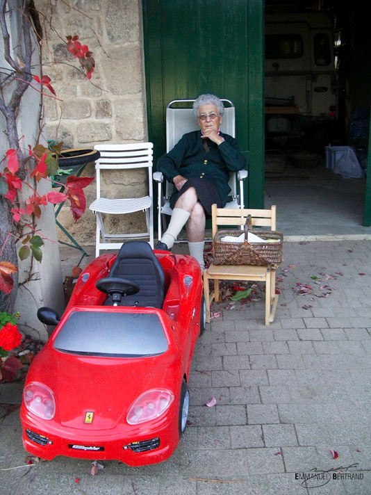 Mamie et la Ferrari, 2004, by Emmanuel Bertrand